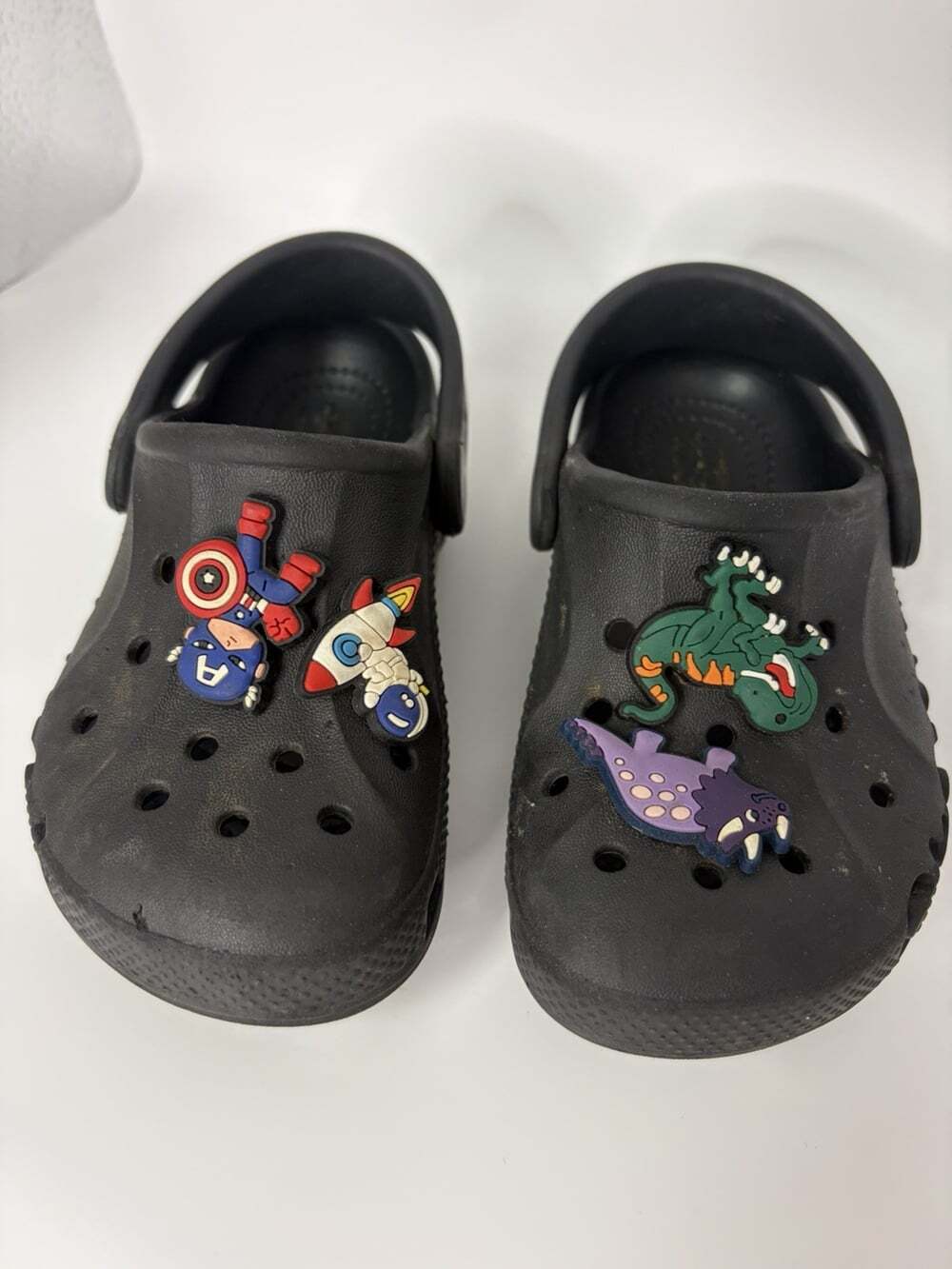Crocs Clogs Shoes Kids 8C Black Captain America/Dinosaurs Jibbitz
